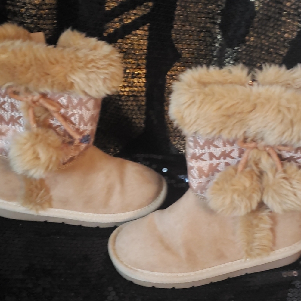 Shoes - Picture 2 of 6